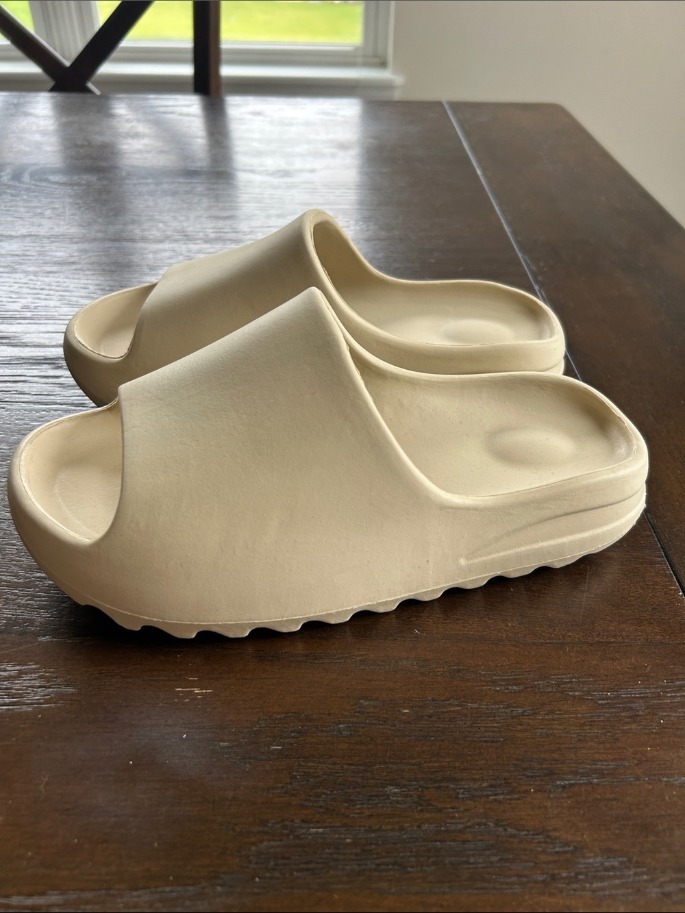 Comfy slides NWT